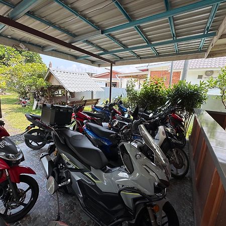 Cenang Room Rahsia Motel パンタイ・サナング エクステリア 写真