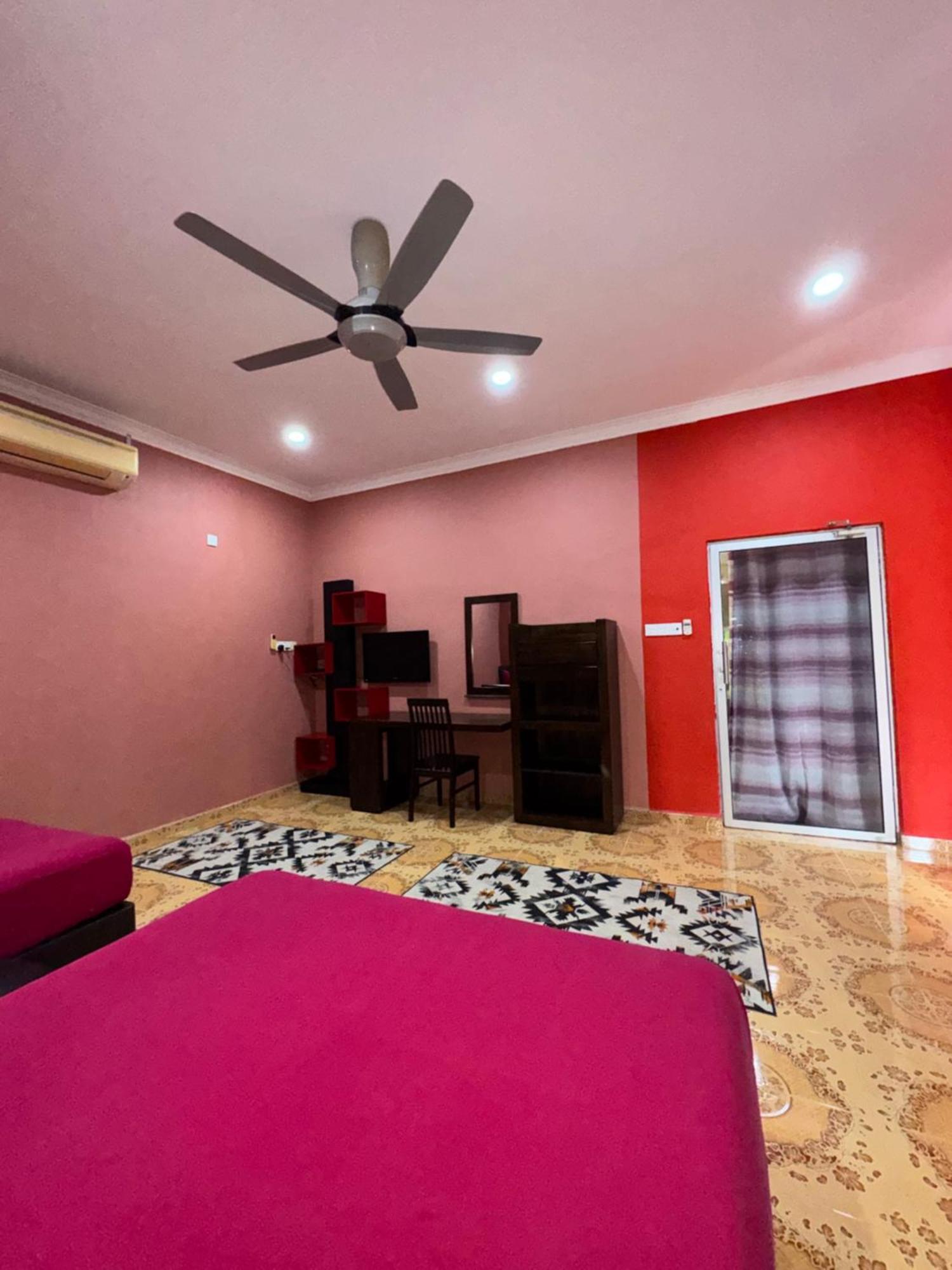 Cenang Room Rahsia Motel パンタイ・サナング エクステリア 写真